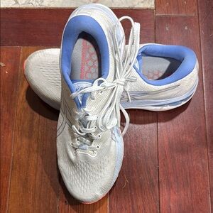 Asics Women's Gt-2000 sz 9.5m